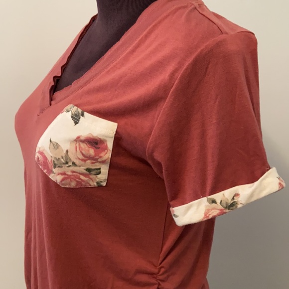 Tops - 🤩HOST PICK🤩 Rose Pink V-Neck T-Shirt with Rose Floral Pocket
